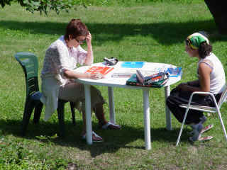 1227 Mona et Aurlyne nous aident moralement