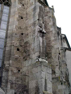 1286 Basilique avec les statues enleves